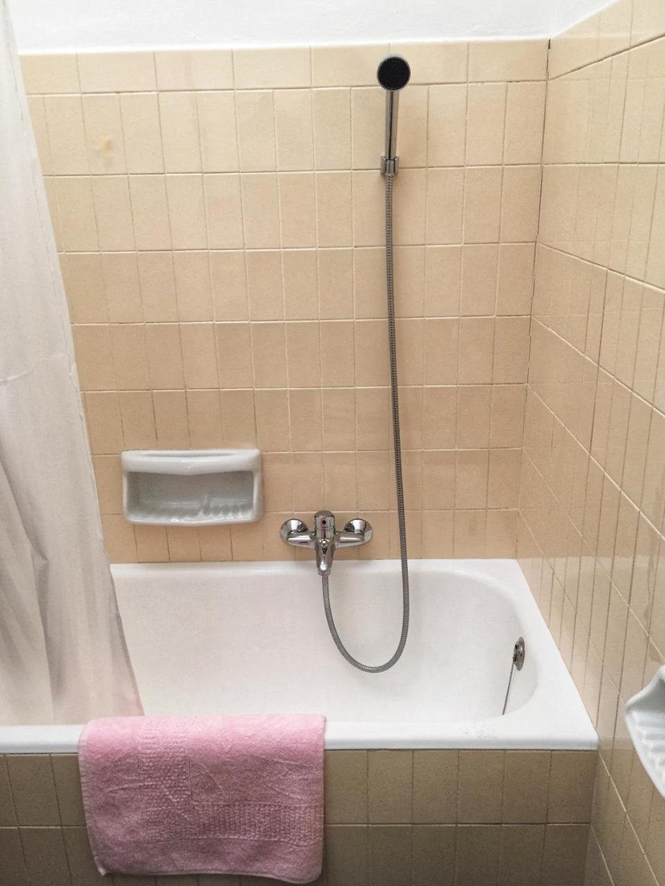 Single Room,725805805:JPEG